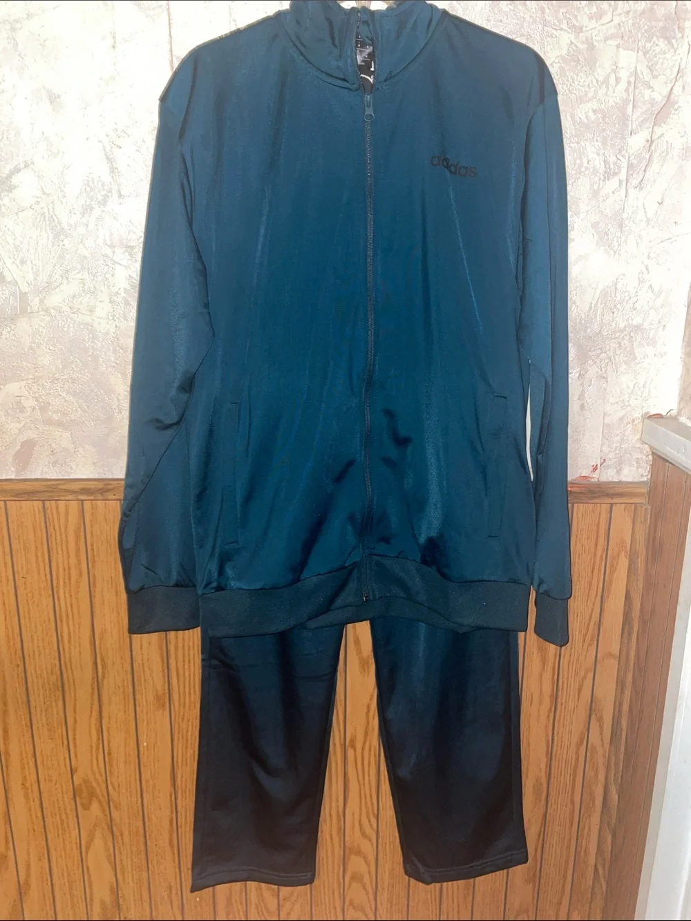 Green & black adidas track suit (M)(nwt)